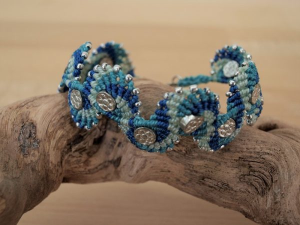 Bracelet d'été vagues bleues en macramé