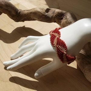 bracelet macramé créaléliam vagues rouge corail et perles